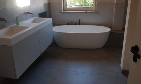 Bad mit freistehender Badewanne