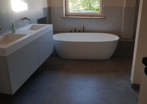 Bad mit freistehender Badewanne